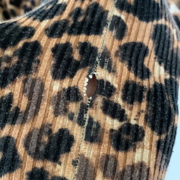 Express Leopard Print Lightweight V-Neck Long Sleeves Sweater Size S/P - Picture 11 of 11